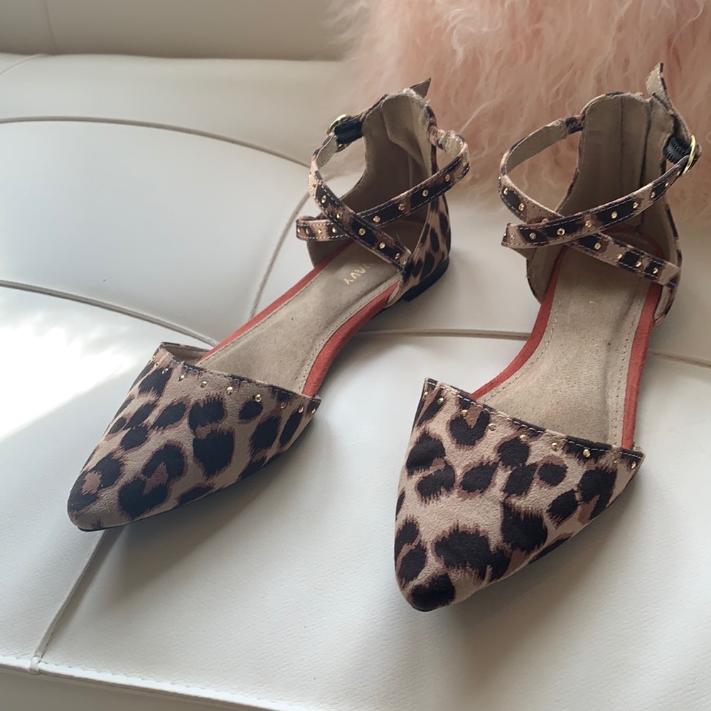Cute leopard print flat shoes size 6